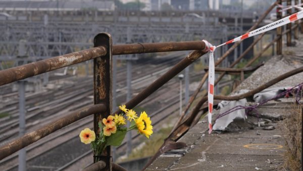 БРАЋА ОСТАЛА БЕЗ ОБА РОДИТЕЉА У СТРАВИЧНОЈ НЕСРЕЋИ: Трагедија каква се не памти, Италија завијена у црно (ФОТО) БРАЋА ОСТАЛА БЕЗ ОБА РОДИТЕЉА У СТРАВИЧНОЈ НЕСРЕЋИ: Трагедија каква се не памти, Италија завијена у црно (ФОТО)