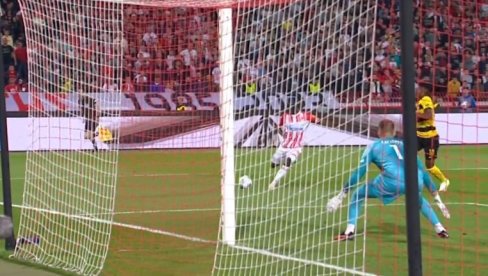 KAKAV MOMENAT NA MARAKANI! Ovako je Osman Bukari u 88. minutu dao gol na meču Crvena zvezda - Jang bojs u Ligi šampiona (VIDEO) KAKAV MOMENAT NA MARAKANI! Ovako je Osman Bukari u 88. minutu dao gol na meču Crvena zvezda - Jang bojs u Ligi šampiona (VIDEO)