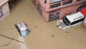 POPLAVE U INDIJI ODNELE ŽIVOTE: Najmanje 14 ljudi poginulo, više od 100 nestalih POPLAVE U INDIJI ODNELE ŽIVOTE: Najmanje 14 ljudi poginulo, više od 100 nestalih