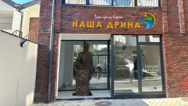 СПОМЕНИК ДРАЖИ ИСПРЕД ПОРОДИЋНЕ КУЋЕ: Новости сазнају Скулптура генерала Михаиловића у Брегалничкој 24 од 17. октобра СПОМЕНИК ДРАЖИ ИСПРЕД ПОРОДИЋНЕ КУЋЕ: Новости сазнају Скулптура генерала Михаиловића у Брегалничкој 24 од 17. октобра
