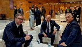 KRATAK SUSRET SA PRIJATELJIMA Vučić u Granadi sa Orbanom i Kovačevskim (FOTO) KRATAK SUSRET SA PRIJATELJIMA Vučić u Granadi sa Orbanom i Kovačevskim (FOTO)