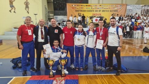 СЕДАМ МЕДАЉА ЗА ЈАГОДИНСКЕ КАРАТИСТЕ (ФОТО) СЕДАМ МЕДАЉА ЗА ЈАГОДИНСКЕ КАРАТИСТЕ (ФОТО)