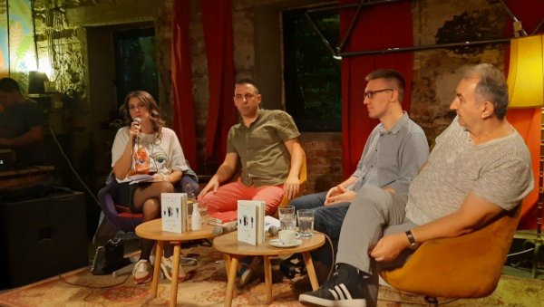 ЗЕБАЛДОВСКИ РОМАН С КЉУЧЕМ: Представљена нова књига Бојана Савића Остојића Време воде ЗЕБАЛДОВСКИ РОМАН С КЉУЧЕМ: Представљена нова књига Бојана Савића Остојића Време воде