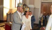 ЉУБАВ НЕ ЗНА ЗА ГРАНИЦЕ: У Броцу код Бијељине венчали се Семберац и Тајланђанка ЉУБАВ НЕ ЗНА ЗА ГРАНИЦЕ: У Броцу код Бијељине венчали се Семберац и Тајланђанка