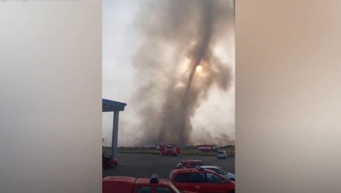 JEL ČUJEŠ HUK?: Nakon požara jeziva pojava prekrila nebo iznad Osijeka (VIDEO) JEL ČUJEŠ HUK?: Nakon požara jeziva pojava prekrila nebo iznad Osijeka (VIDEO)