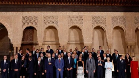 VEČERA U PALATI ALHAMBRA: U čast šefova delegacija - predsednik Vučić podelio fotografiju sa prijema (FOTO) VEČERA U PALATI ALHAMBRA: U čast šefova delegacija - predsednik Vučić podelio fotografiju sa prijema (FOTO)