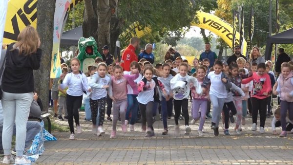 ПРИКУПЉАЛИ НОВАЦ ЗА ПЕДИЈАТРИЈУ: Суботички малишани трчали за срећније детињство ПРИКУПЉАЛИ НОВАЦ ЗА ПЕДИЈАТРИЈУ: Суботички малишани трчали за срећније детињство