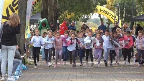 PRIKUPLJALI NOVAC ZA PEDIJATRIJU: Subotički mališani trčali za srećnije detinjstvo PRIKUPLJALI NOVAC ZA PEDIJATRIJU: Subotički mališani trčali za srećnije detinjstvo