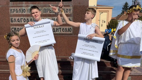 ЕВРОПСКО СЕЛО НА ЦЕНТРАЛНОМ ТРГУ: У Зрењанину одржана традиционална манифестација за крај Дечје недеље (ФОТО) ЕВРОПСКО СЕЛО НА ЦЕНТРАЛНОМ ТРГУ: У Зрењанину одржана традиционална манифестација за крај Дечје недеље (ФОТО)