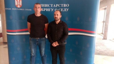 DODELJEN UGOVOR: Još jedna somborska porodica dobiće dom na selu DODELJEN UGOVOR: Još jedna somborska porodica dobiće dom na selu