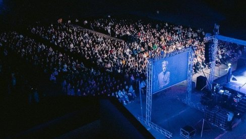 UMETNOST ARHITETKTURE NA „KALEIDOSKOPU KULTURE“: Veliko interesovanje za predavanja arhitekte Alehandra Aravene u Novom Sadu UMETNOST ARHITETKTURE NA „KALEIDOSKOPU KULTURE“: Veliko interesovanje za predavanja arhitekte Alehandra Aravene u Novom Sadu