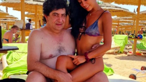 ПОКАЗАЛА СТОМАК: Фолкерка чека дете са 30 година старијим (ФОТО) ПОКАЗАЛА СТОМАК: Фолкерка чека дете са 30 година старијим (ФОТО)