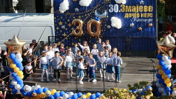 ТРИ ДЕЦЕНИЈЕ „ЗМАЈЕВАЊА“: У Кикинди одржане јубиларне 30. „Змајеве дечје игре“ ТРИ ДЕЦЕНИЈЕ „ЗМАЈЕВАЊА“: У Кикинди одржане јубиларне 30. „Змајеве дечје игре“