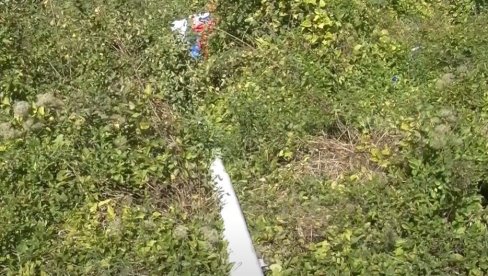 NOVI INCIDENT NA KiM: Polomljen jarbol sa srpskom zastavom na putu ka Banjskoj (VIDEO) NOVI INCIDENT NA KiM: Polomljen jarbol sa srpskom zastavom na putu ka Banjskoj (VIDEO)