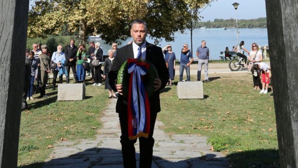 ОБЕЛЕЖЕНА ГОДИШЊИЦА ОДБРАНЕ БЕОГРАДА 1915. ГОДИНЕ: Положени венци на Споменику браниоцима ОБЕЛЕЖЕНА ГОДИШЊИЦА ОДБРАНЕ БЕОГРАДА 1915. ГОДИНЕ: Положени венци на Споменику браниоцима