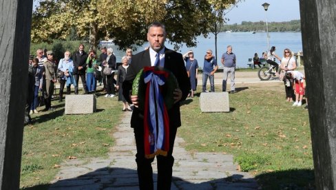 ОБЕЛЕЖЕНА ГОДИШЊИЦА ОДБРАНЕ БЕОГРАДА 1915. ГОДИНЕ: Положени венци на Споменику браниоцима ОБЕЛЕЖЕНА ГОДИШЊИЦА ОДБРАНЕ БЕОГРАДА 1915. ГОДИНЕ: Положени венци на Споменику браниоцима
