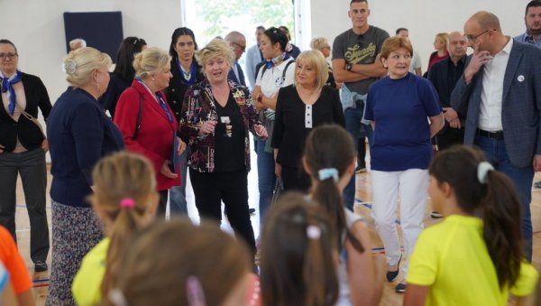 НИЈЕ ЛАКО БИТИ ЖЕНА У МУШКОМ СВЕТУ: Министарка Грујичић на отварању четврте сезоне бесплатних школа спортова за девојчице (ФОТО) НИЈЕ ЛАКО БИТИ ЖЕНА У МУШКОМ СВЕТУ: Министарка Грујичић на отварању четврте сезоне бесплатних школа спортова за девојчице (ФОТО)