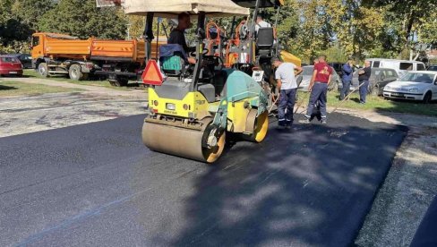 PODLOGA ZA NOVE ASOVE: Obnovljen košarkaši teren u Dositejevoj ulici u Kraljevu