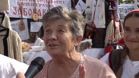 NISAM HTELA DA PUSTIM VUČIĆA DOK NIJE STAVIO LIČKU KAPU: Ova gospođa oduševljena predsednikom Srbije (VIDEO)