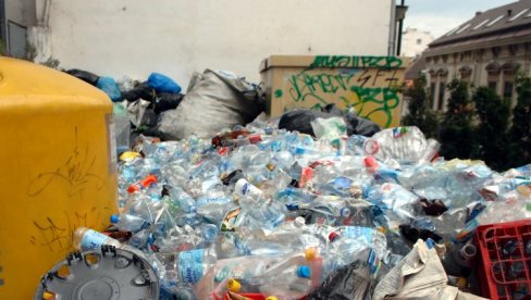 PLASTIČNE FLAŠE BIĆE PROMENJENE: EU naredila promenu evo u čemu se sastoji