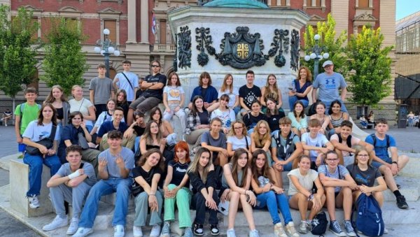 УГОСТИЛИ ДРУГАРЕ ИЗ НЕМАЧКЕ: Ученици Филолошке гимназије домаћини вршњацима из Еразмус-Видман гимназије УГОСТИЛИ ДРУГАРЕ ИЗ НЕМАЧКЕ: Ученици Филолошке гимназије домаћини вршњацима из Еразмус-Видман гимназије