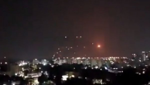СРПСКИ ДРЖАВЉАНИ ЗА ДЛАКУ ИЗБЕКЛИ РАКЕТНИ НАПАД: Хамас ракетирао аеродром Бен Гурион после полетања нашег ербаса (ВИДЕО) СРПСКИ ДРЖАВЉАНИ ЗА ДЛАКУ ИЗБЕКЛИ РАКЕТНИ НАПАД: Хамас ракетирао аеродром Бен Гурион после полетања нашег ербаса (ВИДЕО)