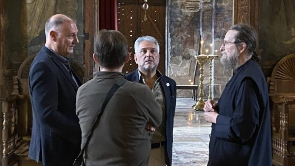 ШЕФ ЕУЛЕКСА ЂОВАНИ ПОСЕТИО МАНАСТИР ВИСОКИ ДЕЧАНИ: Кључно је наставити са јачањем безбедности свих зајеница на Косову