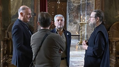 ШЕФ ЕУЛЕКСА ЂОВАНИ ПОСЕТИО МАНАСТИР ВИСОКИ ДЕЧАНИ: Кључно је наставити са јачањем безбедности свих зајеница на Косову ШЕФ ЕУЛЕКСА ЂОВАНИ ПОСЕТИО МАНАСТИР ВИСОКИ ДЕЧАНИ: Кључно је наставити са јачањем безбедности свих зајеница на Косову