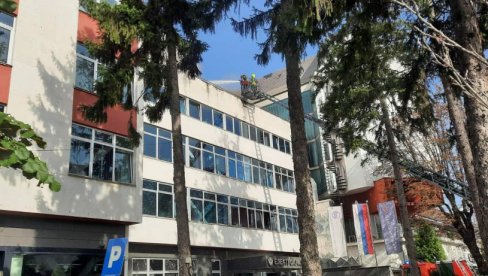POŽAR U CENTRU BANJALUKE POD KONTROLOM: Zbrinuto osam lica koja su se nagutala dima POŽAR U CENTRU BANJALUKE POD KONTROLOM: Zbrinuto osam lica koja su se nagutala dima