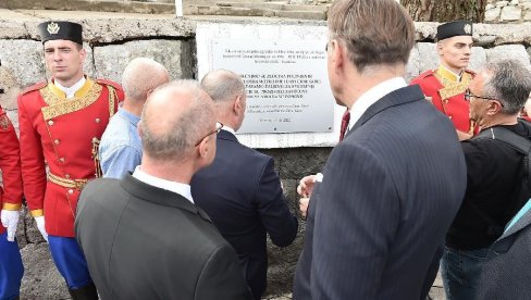 CRNA GORA STOJI IZA SRAMOTE Predsednik Opštine Kotor o spornoj spomen-ploči u Morinju CRNA GORA STOJI IZA SRAMOTE Predsednik Opštine Kotor o spornoj spomen-ploči u Morinju