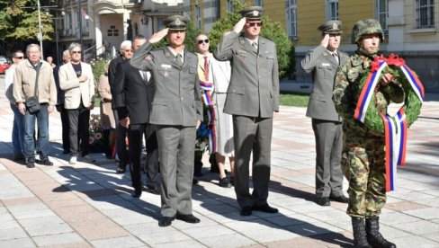DAN OSLOBOĐENJA PROKUPLJA U DRUGOM SVETSKOM RATU: Položeni venci na spomenik palim borcima u ratu od 1941. do 1945. godine u Prokuplju DAN OSLOBOĐENJA PROKUPLJA U DRUGOM SVETSKOM RATU: Položeni venci na spomenik palim borcima u ratu od 1941. do 1945. godine u Prokuplju