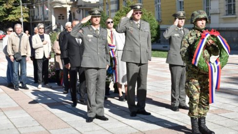 DAN OSLOBOĐENJA PROKUPLJA U DRUGOM SVETSKOM RATU: Položeni venci na spomenik palim borcima u  ratu od 1941. do 1945. godine u Prokuplju