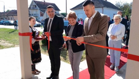 OTVORENA NOVA AMBULANTA U SELU GLIBOVAC: Lekar će raditi svakodnevno - ministarka Grujičić na svečanosti OTVORENA NOVA AMBULANTA U SELU GLIBOVAC: Lekar će raditi svakodnevno - ministarka Grujičić na svečanosti