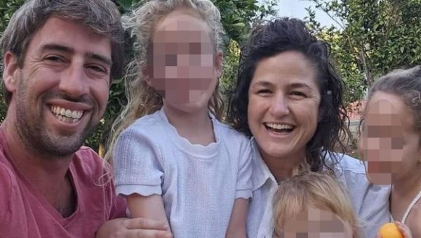 ХАМАСОВЦИ УБИЛИ ПОРОДИЦУ СА ТРОЈЕ ДЕЦЕ: Бивши премијер Израела објавио да су страдали само зато што су Јевреји (ФОТО) ХАМАСОВЦИ УБИЛИ ПОРОДИЦУ СА ТРОЈЕ ДЕЦЕ: Бивши премијер Израела објавио да су страдали само зато што су Јевреји (ФОТО)