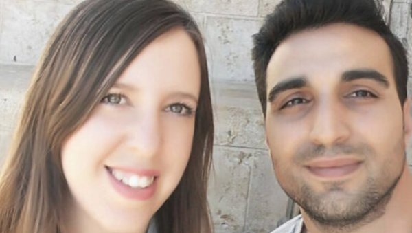 ХАМАС МИ ЈЕ ОДВЕО ЖЕНУ И ДВОЈЕ МАЛЕ ДЕЦЕ У ГАЗУ Неутешни отац: Остала ми је само нада ХАМАС МИ ЈЕ ОДВЕО ЖЕНУ И ДВОЈЕ МАЛЕ ДЕЦЕ У ГАЗУ Неутешни отац: Остала ми је само нада