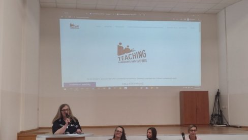 UZ ČET BOT LAKŠE SE UČI: Sa skupa na Filozofskom fakultetu u Nišu predavači poručili da veštačku inteligenciju treba uključiti u nastavu UZ ČET BOT LAKŠE SE UČI: Sa skupa na Filozofskom fakultetu u Nišu predavači poručili da veštačku inteligenciju treba uključiti u nastavu