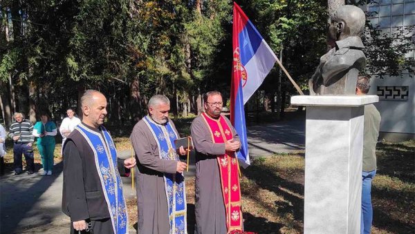 ПОМЕН И ПОЧАСТ СРПСКОМ И ЈУГОСЛОВЕНСКОМ МОНАРХУ: Церемонија у сурдуличком Санаторијуму ПОМЕН И ПОЧАСТ СРПСКОМ И ЈУГОСЛОВЕНСКОМ МОНАРХУ: Церемонија у сурдуличком Санаторијуму