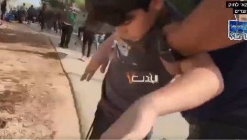 НА СНИМКУ СЕ ВИДИ МОЈ БРАТ, ТЕРОРИСТА ГА ХВАТА: Исповест девојке којој је Хамас отео целу породицу (ФОТО/ВИДЕО) НА СНИМКУ СЕ ВИДИ МОЈ БРАТ, ТЕРОРИСТА ГА ХВАТА: Исповест девојке којој је Хамас отео целу породицу (ФОТО/ВИДЕО)