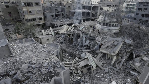 ЕКСПЛОЗИЈА ГРАНАТЕ У ПРОГРАМУ УЖИВО: Бомбардовање Газе се наставља (ВИДЕО)