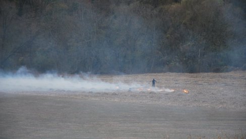 APEL ODELJENJA ZA VANREDNE SITUACIJE U JAGODINI: Ne palite strništa i biljne ostatke (FOTO) APEL ODELJENJA ZA VANREDNE SITUACIJE U JAGODINI: Ne palite strništa i biljne ostatke (FOTO)