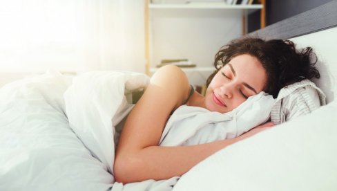 U KOM POLOŽAJU SPAVATE KAD STE PREHLAĐENI? Evo šta kažu lekari U KOM POLOŽAJU SPAVATE KAD STE PREHLAĐENI? Evo šta kažu lekari