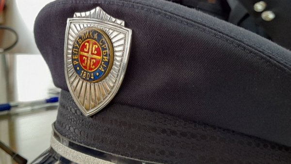 ОСУМЊИЧЕНИ ЗА ТЕШКУ КРАЂУ: Ухапшен двојац из Лебана који је провалио у гаражу ОСУМЊИЧЕНИ ЗА ТЕШКУ КРАЂУ: Ухапшен двојац из Лебана који је провалио у гаражу