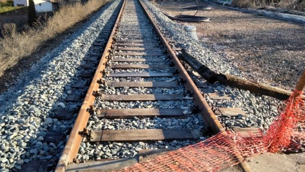 КРАЛИ ДЕЛОВЕ ЗА ШИНЕ НА ПУЗИ ИЗМЕЂУ НОВОГ САДА И БАЧКОГ ЈАРКА: Пријаве тројици мештана Бачког Градишта КРАЛИ ДЕЛОВЕ ЗА ШИНЕ НА ПУЗИ ИЗМЕЂУ НОВОГ САДА И БАЧКОГ ЈАРКА: Пријаве тројици мештана Бачког Градишта
