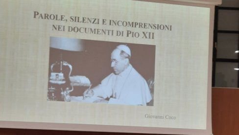 PIJE XII ĆUTAO O HOLOKAUSTU! Samo jednom jeHitlerov papa izgovorio reč istrebljenje i to tek na kraju strahota - 1945. godine PIJE XII ĆUTAO O HOLOKAUSTU! Samo jednom jeHitlerov papa izgovorio reč istrebljenje i to tek na kraju strahota - 1945. godine