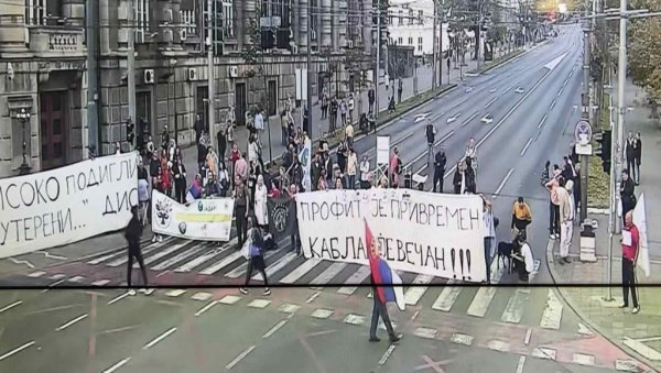 БАХАТОСТ ПРЕШЛА СВЕ ГРАНИЦЕ: Погледајте колико људи данас блокира све у Београду (ФОТО) БАХАТОСТ ПРЕШЛА СВЕ ГРАНИЦЕ: Погледајте колико људи данас блокира све у Београду (ФОТО)
