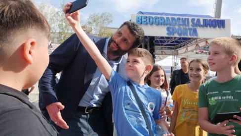 ШАПИЋ ОТВОРИО САЈАМ СПОРТА НА ТАШМАЈДАНУ: Спорт је кључ здравља и правилног раста и развоја наше деце (ФОТО) ШАПИЋ ОТВОРИО САЈАМ СПОРТА НА ТАШМАЈДАНУ: Спорт је кључ здравља и правилног раста и развоја наше деце (ФОТО)