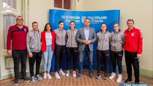 НА ПРИЈЕМУ У ГРАДСКОЈ КУЋИ : Рукометашице Србије гошће Зрењанина (ФОТО) НА ПРИЈЕМУ У ГРАДСКОЈ КУЋИ : Рукометашице Србије гошће Зрењанина (ФОТО)