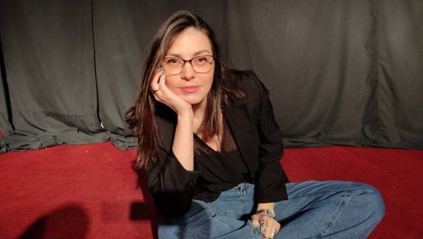 БИБЛИОТЕКЕ СУ ЖАРИШТА ИДЕЈА: Јована Дишић о роману Вакуум и културном животу ван Београда БИБЛИОТЕКЕ СУ ЖАРИШТА ИДЕЈА: Јована Дишић о роману Вакуум и културном животу ван Београда