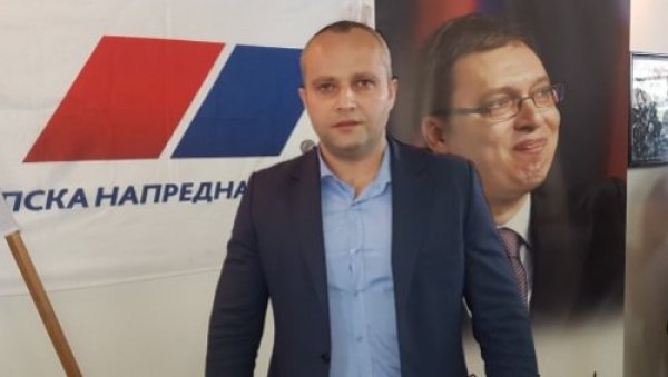 ЈАЊУШЕВИЋ ОШТРО ОДГОВОРИО ЂИЛАСУ: Куртијева саопштења постала су твоја политика ЈАЊУШЕВИЋ ОШТРО ОДГОВОРИО ЂИЛАСУ: Куртијева саопштења постала су твоја политика