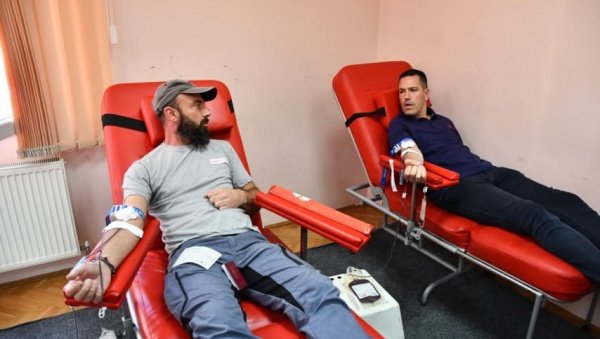 ХУМАНОСТ НА ДЕЛУ: Редовне акције добровољног давалаштва крви у Краљеву ХУМАНОСТ НА ДЕЛУ: Редовне акције добровољног давалаштва крви у Краљеву